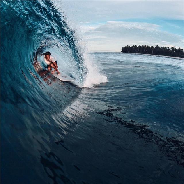 @nathanmonchet is now part of the MDK Family! Welcome to the team bro' 😎🤙Nathan is living in Bali since the age of 12. And now we could say he is well acclimated when you look at his surf mastery on the best indonesian waves.
