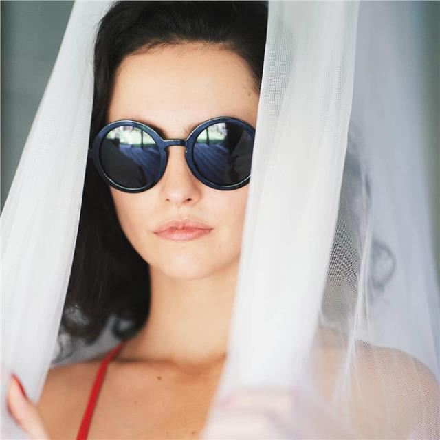 With its rounded and sophisticated shape, the LUAs will tap into your elegant side.📸 @antonyoctavia #sunglasseslover #sunglasses #sunglassesfashion