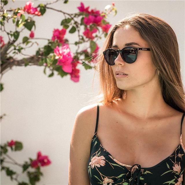 A timeless product that will accompagny you throughout this summer season! 🌺📷 @damea_dorsey #sunglasseslover #eyewear