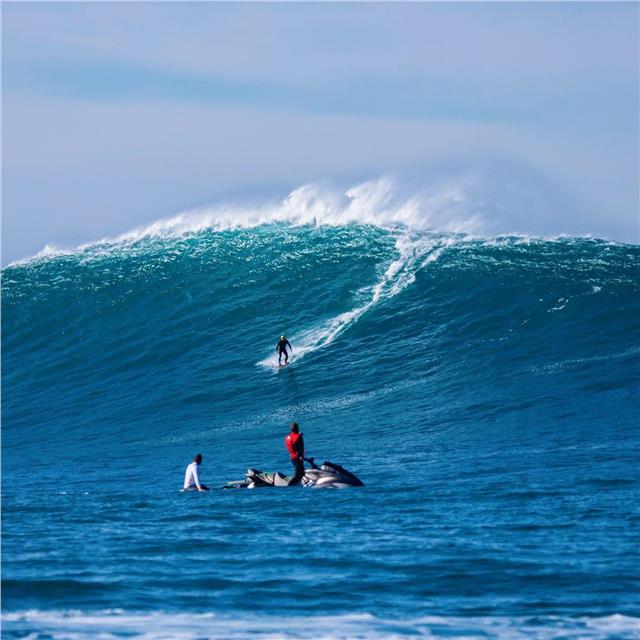 The long-awaited queen of all waves Belharra delivered some spectacular rides two days ago and @gauts64 was on the ground.📸 @seb.picaud #belharra #gobigorgohome #bigwaves #basquecountry