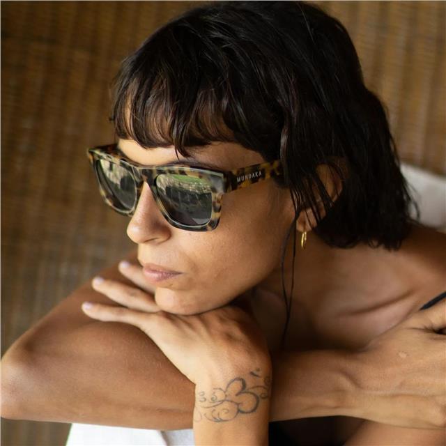 Jeux concours @bibambarx @mundakaoptic 🕶️☀️Une paire de lunettes de votre choix à gagner !🔥🔥Pour participer c'est simple :- Abonnes toi au compte @bibambar et @mundakaoptic- like ce post et tague 2 potes encommentaire- tu peux reporter ce post en story pour maximiser tes chances de gagner !Le gagnant sera annoncé le 08 juin et viendra chercher sa paire de lunettes au comptoir ! 🍻Bonne chance à tous